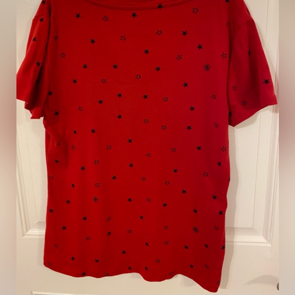 Gorgeous red Tommy Hilfiger t-shirt - Picture 2 of 5